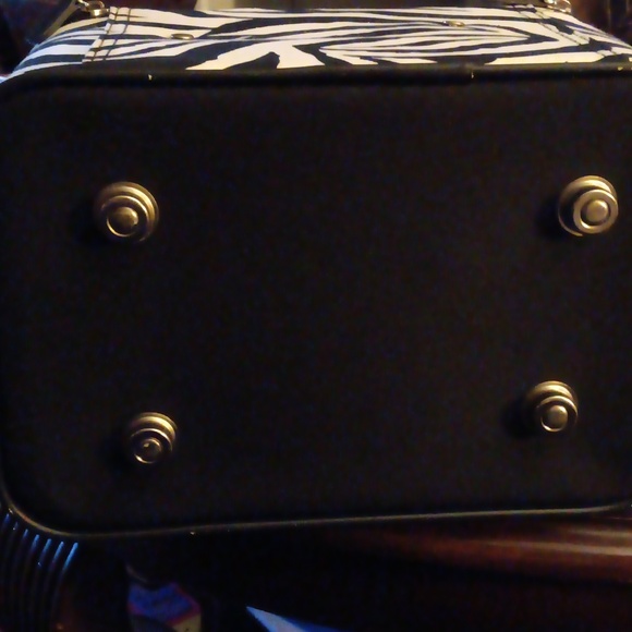 ❤️ FINAL REDUCTION LARGE ZEBRA COSMETIC CASE - Picture 8 of 8